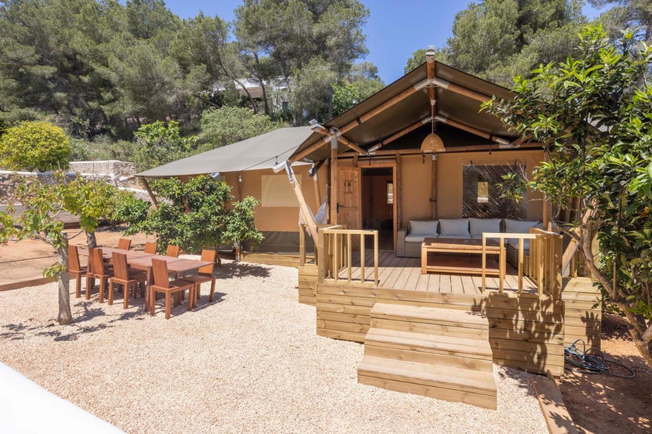 Oasis Villas Complex Cala Llonga  Exterior photo
