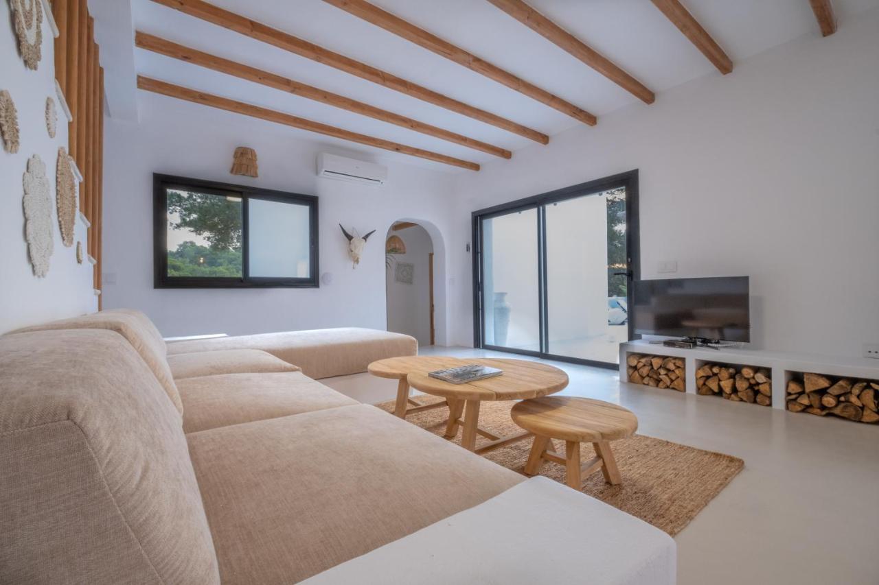 Oasis Villas Complex Cala Llonga  Exterior photo