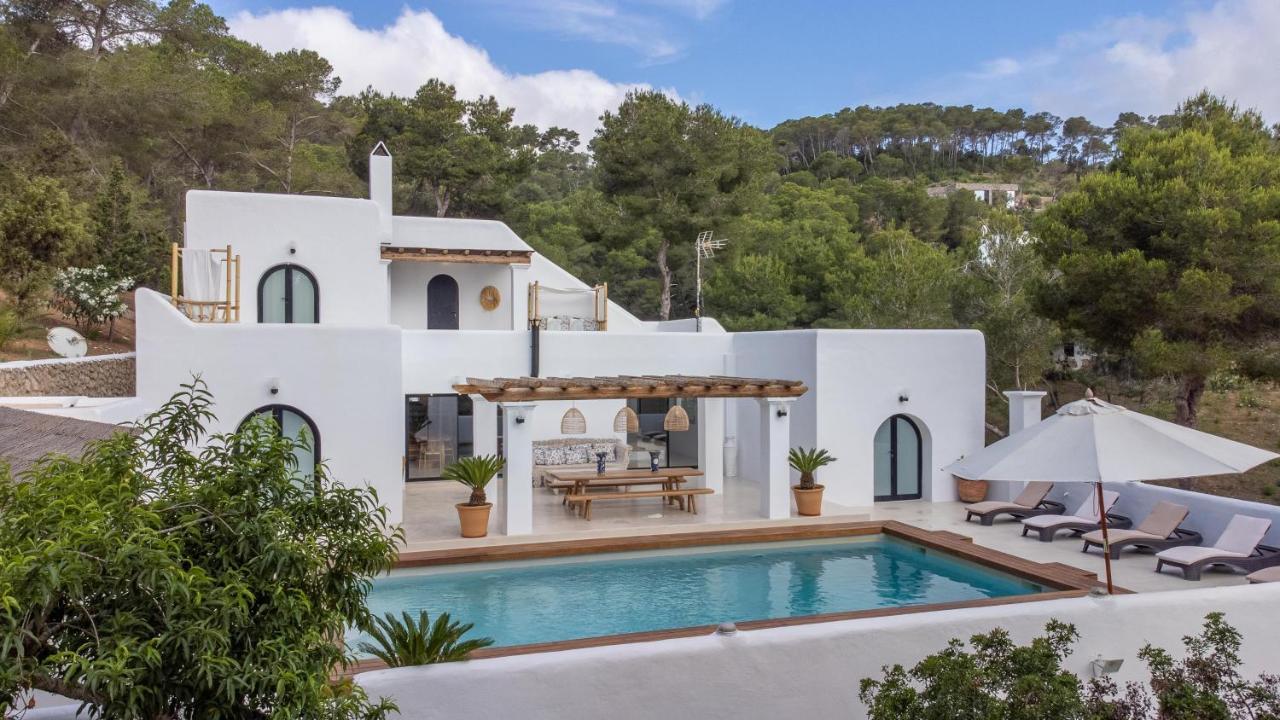 Oasis Villas Complex Cala Llonga  Exterior photo